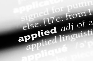 uygulanan tek kelimeyle bir sözlük. uygulanan kavramı.