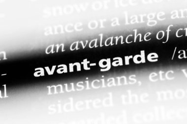 Sözlükte yenilikçi bir kelime. yenilikçi kavram.