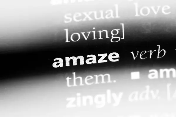 Amaze Word Dictionary Концепция Amaze — стоковое фото