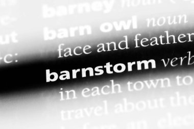 bir sözlüğü'ndeki sözcüğü barnstorm. kavram barnstorm.