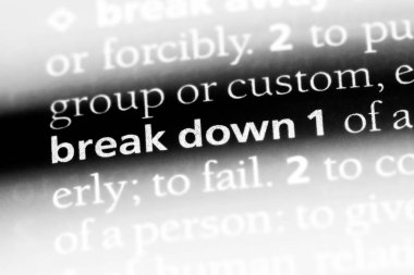 bir sözlüğü'ndeki sözcüğü yıkmak. kavram kırmak.