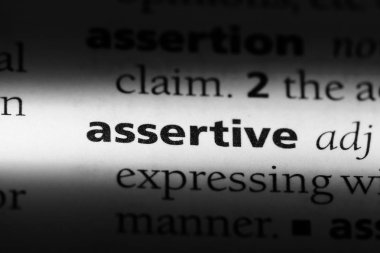 bir sözlüğü'ndeki iddialı sözcüğü. iddialı kavramı.