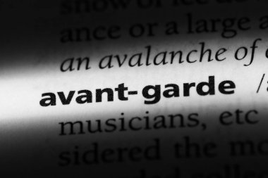 Sözlükte yenilikçi bir kelime. yenilikçi kavram.