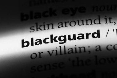 bir sözlüğü'ndeki sözcüğü alçak. alçak kavramı.