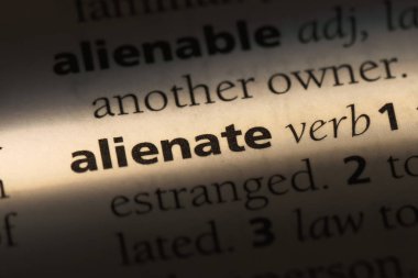 bir sözlüğü'ndeki sözcüğü yabancılaştırmak. kavram yabancılaştırmak.