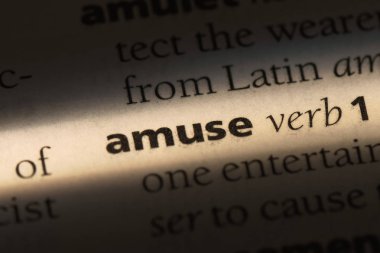 bir sözlüğü'ndeki sözcüğü eğlendirmek. kavram eğlendirmek.