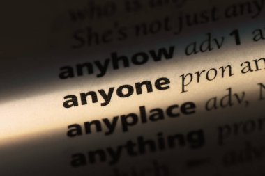 Herkes bir sözlükte kelime. kimse kavramı.