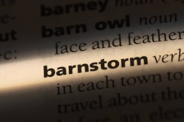 bir sözlüğü'ndeki sözcüğü barnstorm. kavram barnstorm.