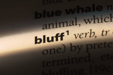 bir sözlüğü'ndeki sözcüğü blöf. Blöf kavramı.