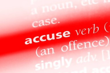 bir sözlüğü'ndeki sözcüğü suçlamak. kavram suçlamak.