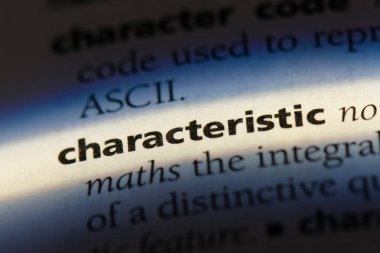 bir sözlüğü'ndeki karakteristik sözcüğü. karakteristik kavramı