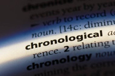 bir sözlüğü'ndeki kronolojik sözcüğü. kronolojik kavramı