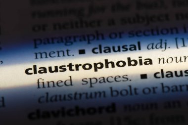 klostrofobi tek kelimeyle bir sözlük. klostrofobi kavramı