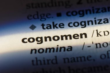 bir sözlüğü'ndeki cognomen sözcüğü. cognomen kavramı