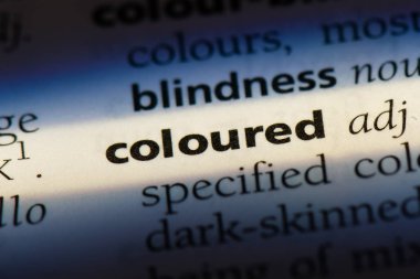 renkli tek kelimeyle bir sözlük. renkli kavramı