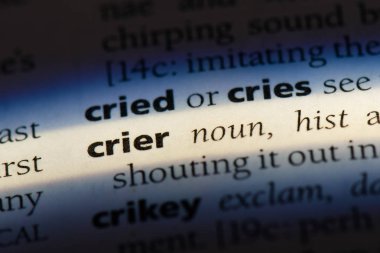 bir sözlüğü'ndeki Crier sözcüğü. Crier kavramı