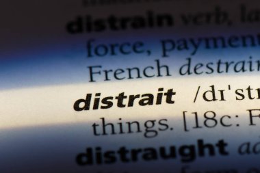 distrait tek kelimeyle bir sözlük. distrait kavramı