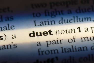 bir sözlüğü'ndeki düet sözcüğü. Düet kavramı