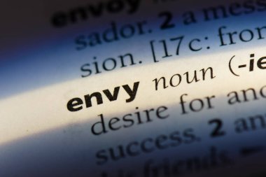 bir sözlüğü'ndeki sözcüğü kıskanıyorum. kıskançlık kavramı