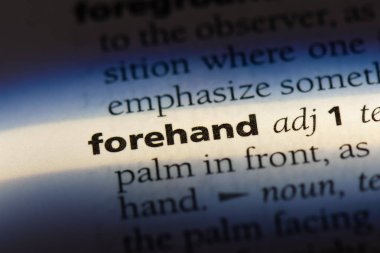 bir sözlüğü'ndeki forehand sözcüğü. karşılaştırmak kavramı