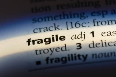bir sözlüğü'ndeki kırılgan sözcüğü. kırılgan kavramı