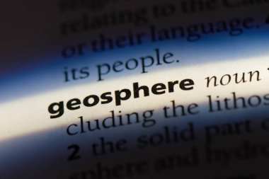 bir sözlüğü'ndeki küçüğüdür sözcüğü. küçüğüdür kavramı