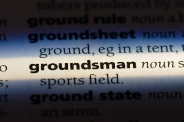 groundsman sözcük sözlüğe. groundsman kavramı