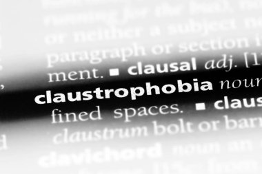 klostrofobi tek kelimeyle bir sözlük. klostrofobi kavramı