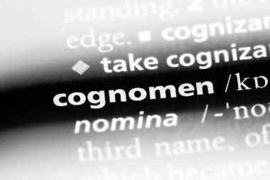 bir sözlüğü'ndeki cognomen sözcüğü. cognomen kavramı