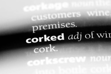 corked tek kelimeyle bir sözlük. corked kavramı