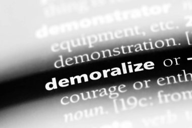 bir sözlüğü'ndeki sözcüğü moralini. kavram moralini