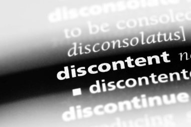 bir sözlüğü'ndeki şikayetçi sözcüğü. şikayetçi kavramı