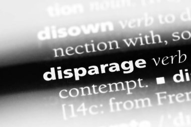 bir sözlüğü'ndeki sözcüğü kötülemek. kavram kötülemek