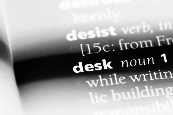 在字典里写字 办公桌概念 — 图库照片