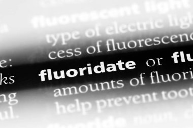 bir sözlüğü'ndeki sözcüğü fluoridate. kavram fluoridate
