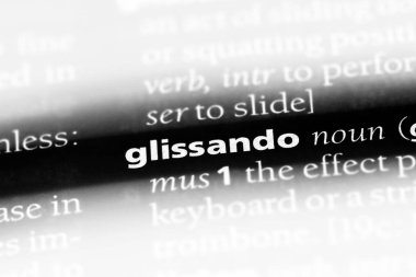 bir sözlüğü'ndeki glissando sözcüğü. glissando kavramı