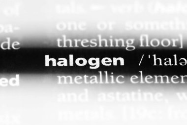 bir sözlüğü'ndeki halojen sözcüğü. Halojen kavramı.
