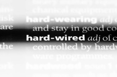 bir sözlüğü'ndeki Kablolu sözcüğü. Kablolu kavramı.