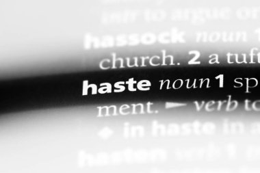 Acele Word'de bir sözlük. Acele kavramı.