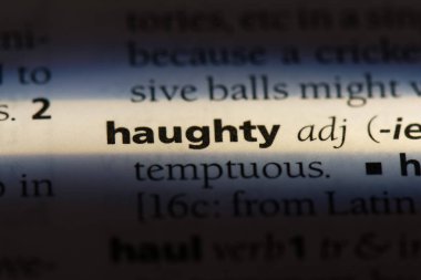 kibirli tek kelimeyle bir sözlük. kibirli kavramı.