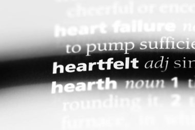 bir sözlüğü'ndeki içten sözcüğü. içten kavramı.