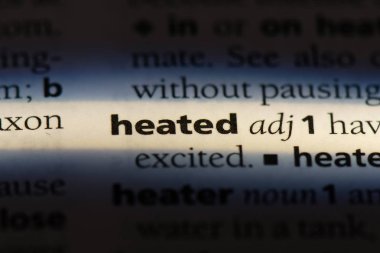 bir sözlüğü'ndeki ısıtmalı sözcüğü. ısıtmalı kavramı.