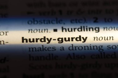 bir sözlüğü'ndeki hurdy gurdy sözcüğü. hurdy gurdy kavramı.