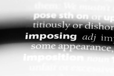 bir sözlüğü'ndeki sözcüğü heybetli. heybetli kavramı.