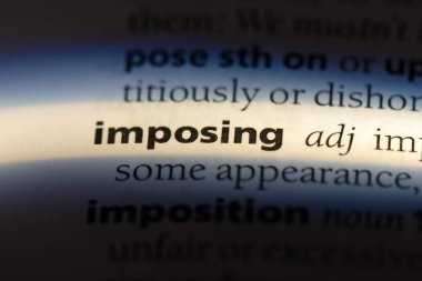 bir sözlüğü'ndeki sözcüğü heybetli. heybetli kavramı.