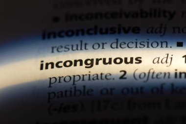 bir sözlüğü'ndeki yersiz sözcüğü. yersiz kavramı.