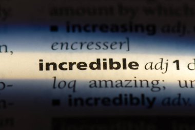 Tek kelimeyle inanılmaz bir sözlük. inanılmaz konsept.