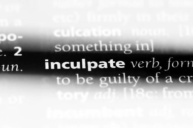 bir sözlüğü'ndeki sözcüğü inculpate. kavram inculpate.