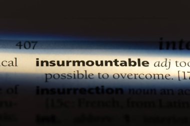 bir sözlüğü'ndeki aşılmaz sözcüğü. aşılmaz kavramı.