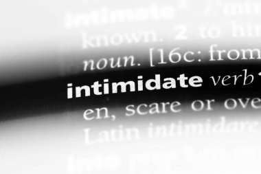 bir sözlüğü'ndeki sözcüğü korkutuyorsunuz. kavram gözdağı.